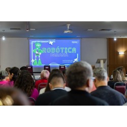 Seed-PR reúne 200 professores de robótica para encerramento da jornada educacional de 2024